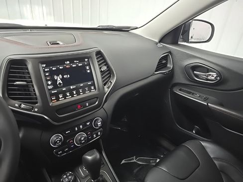 Used 2022 Jeep Cherokee Trailhawk w/ Sun, Sound & Nav Group image 26