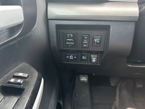 Used 2021 Toyota Tundra SR5 w/ SR5 Leather Package image 10