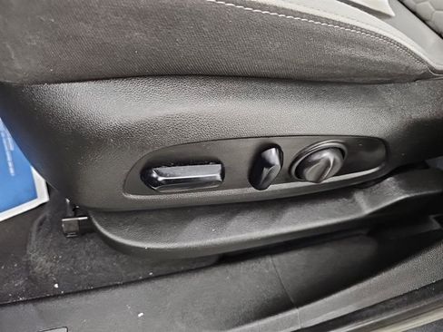 Used 2021 Chevrolet Equinox LS image 28