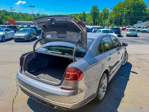 Used 2018 Volkswagen Passat 2.0T S FWD image 16
