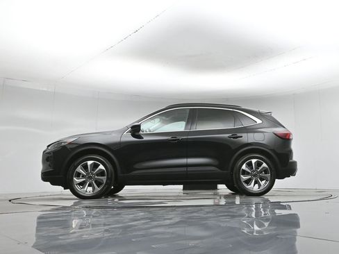 Used 2025 Ford Escape Platinum w/ Premium Technology Package image 8