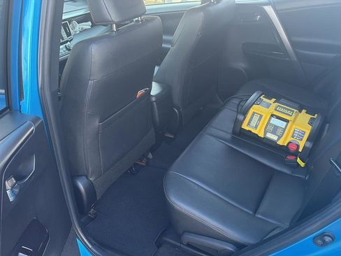 Used 2016 Toyota RAV4 SE image 6