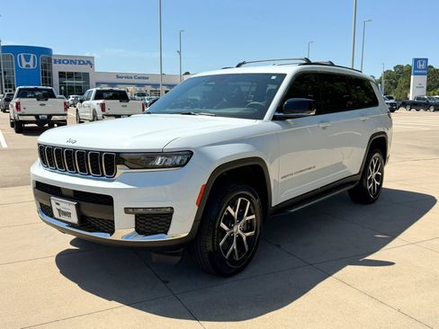 Used 2025 Jeep Grand Cherokee L Limited w/ Trailer Tow Package AWD/4WD image 3