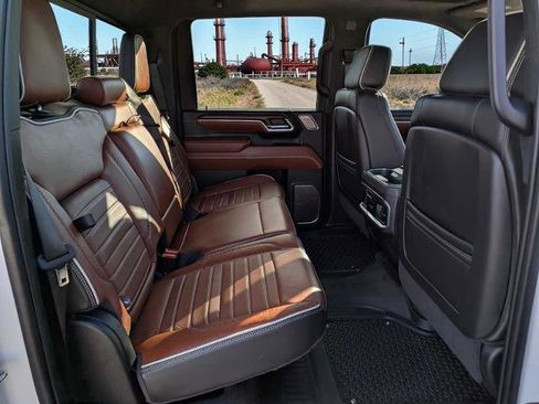 Used 2024 GMC Sierra 2500 Denali Ultimate AWD/4WD image 18