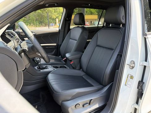 Used 2024 Volkswagen Tiguan SE R-Line FWD image 17