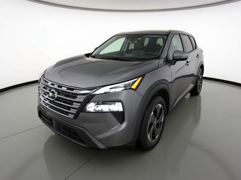 Used 2025 Nissan Rogue SV image 3