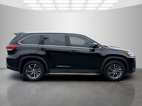 Used 2019 Toyota Highlander XLE AWD/4WD image 6