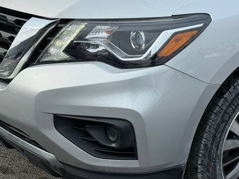Used 2019 Nissan Pathfinder S AWD/4WD image 9