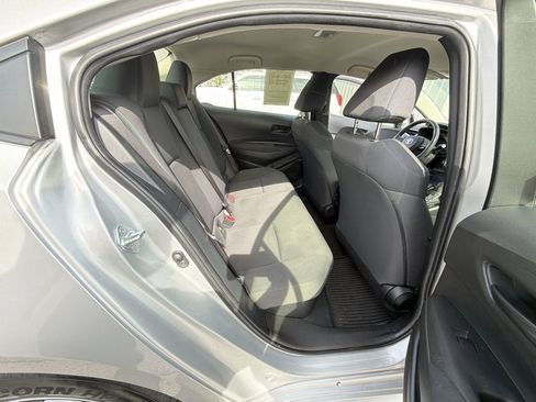 Used 2022 Toyota Corolla LE image 12