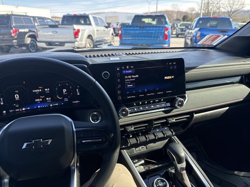 Used 2024 Chevrolet Colorado Z71 w/ Z71 Convenience Package 2 image 23
