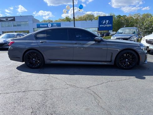 Used 2022 BMW 750i xDrive w/ Luxury Rear Seating Package AWD/4WD image 8