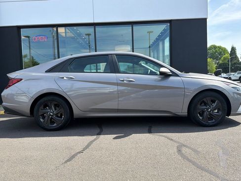 Used 2023 Hyundai Elantra SEL FWD image 3