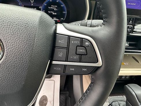 Certified 2024 Toyota Highlander Limited AWD/4WD image 26