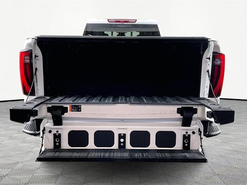 Used 2024 GMC Sierra 2500 SLT w/ SLT Premium Package image 7