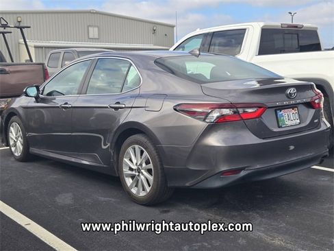 Used 2021 Toyota Camry LE image 3