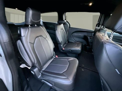 New 2026 Chrysler Voyager LX FWD image 10