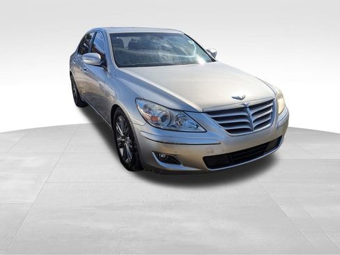 Used 2011 Hyundai Genesis 4.6 image 6