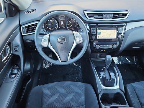 Used 2015 Nissan Rogue SV w/ SV Premium Package image 12