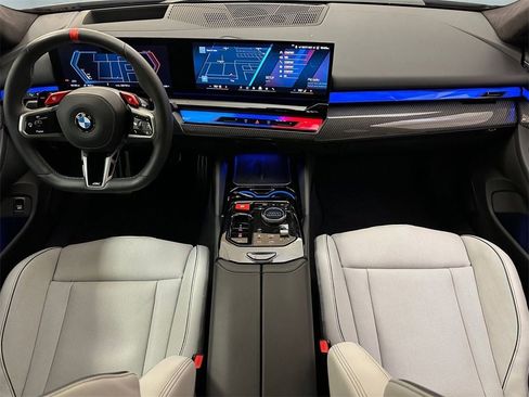 Used 2025 BMW M5 w/ Carbon Package image 20