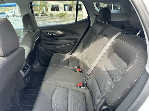 Used 2024 GMC Terrain SLE w/ Driver Convenience Package image 18