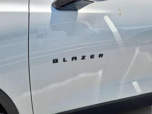 Used 2021 Chevrolet Blazer LT FWD image 4