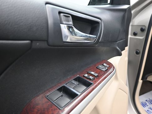 Used 2014 Toyota Camry XLE w/ Leather Package FWD image 24