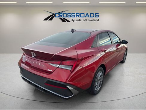 Used 2025 Hyundai Elantra Blue image 5