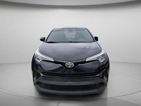 Used 2019 Toyota C-HR XLE FWD image 3