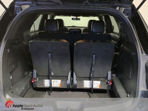 Used 2016 Ford Explorer XLT w/ Equipment Group 202A AWD/4WD image 9