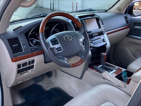 Used 2015 Toyota Land Cruiser image 18