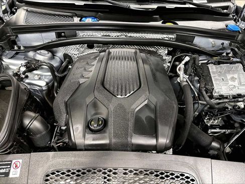 Used 2026 Porsche Macan AWD/4WD image 36