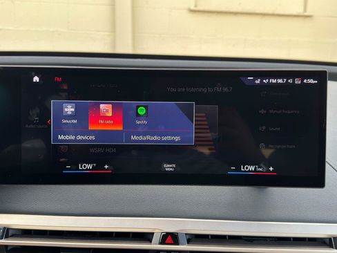 Used 2022 BMW iX xDrive50 w/ Sport Package AWD/4WD image 24
