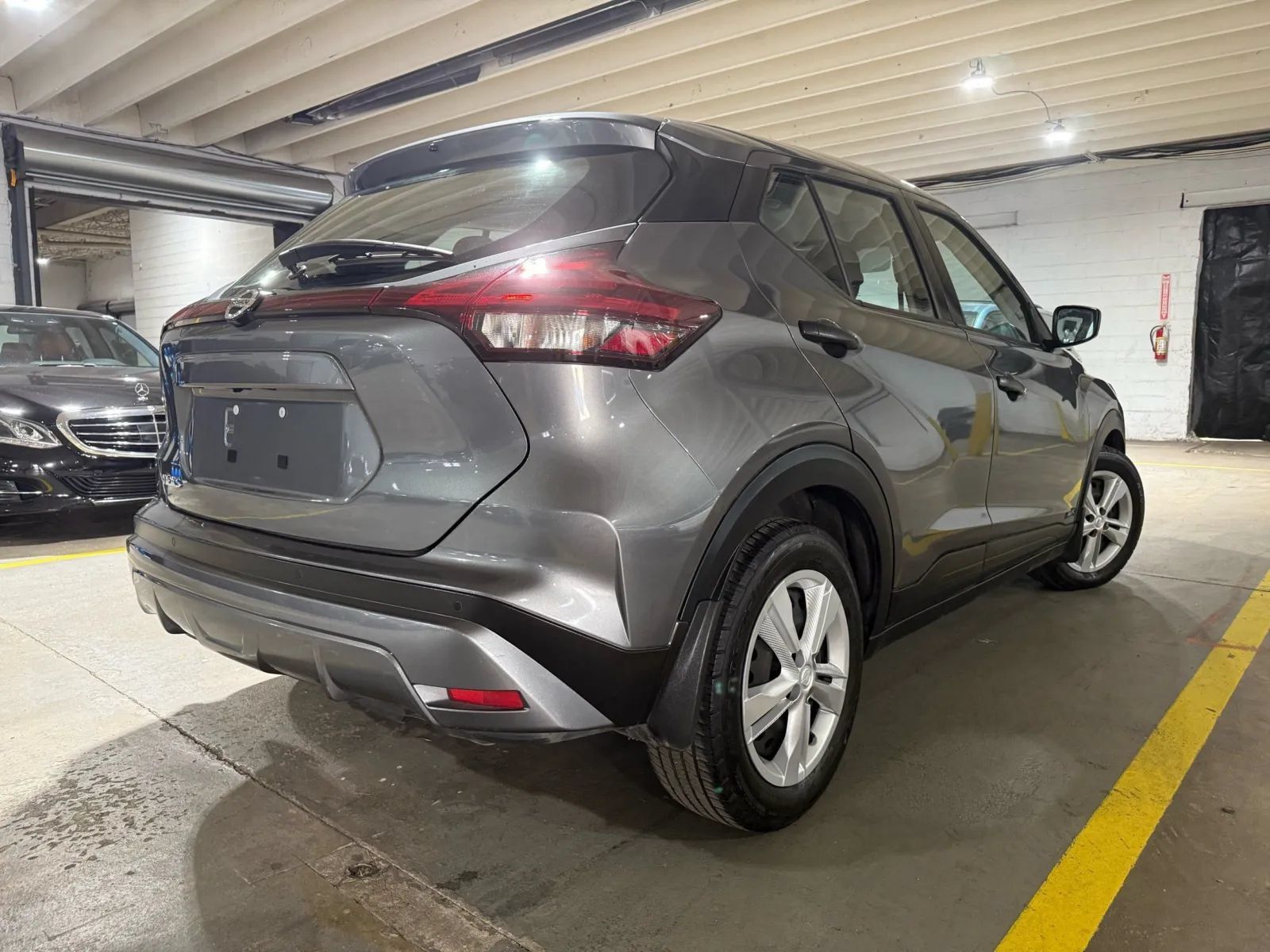 Used 2021 Nissan Kicks S FWD image 4