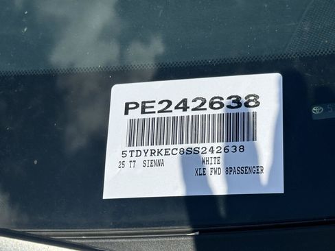 Used 2025 Toyota Sienna XLE FWD image 14