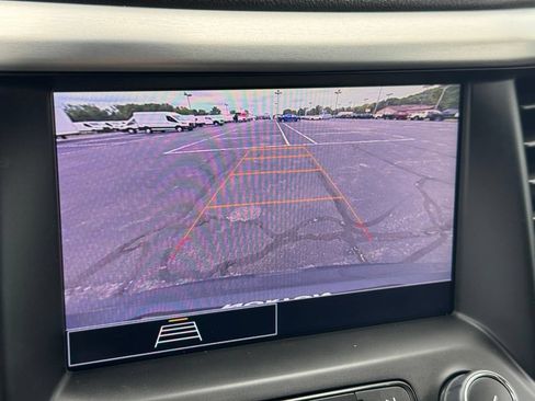 Used 2023 GMC Acadia SLE w/ Driver Convenience Package FWD image 32
