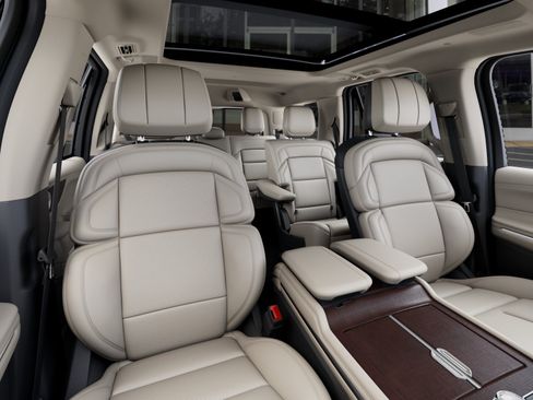 New 2027 Lincoln Navigator Reserve AWD/4WD image 10