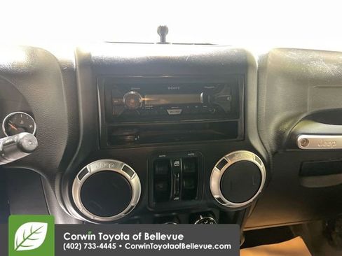 Used 2016 Jeep Wrangler Unlimited Rubicon image 16