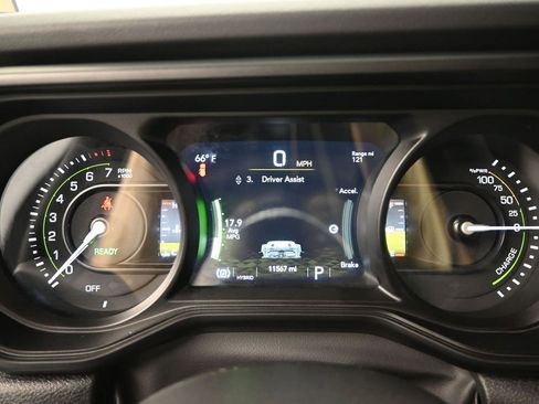 Used 2025 Jeep Wrangler Unlimited Sahara w/ Safety Group AWD/4WD image 11