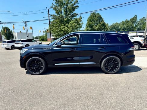 Used 2021 Lincoln Aviator Reserve w/ Equipment Group 210A AWD/4WD image 2