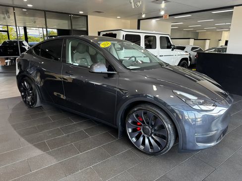 Used 2024 Tesla Model Y Performance AWD/4WD image 6