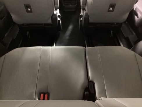 Used 2024 Toyota Sienna XLE FWD image 34