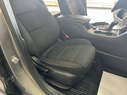 Used 2019 GMC Acadia SLE FWD image 28