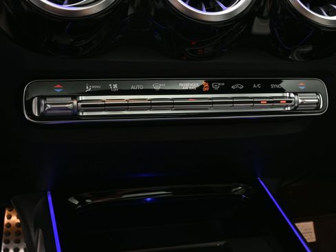 Used 2023 Mercedes-Benz GLB 250 image 21