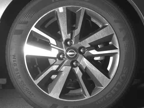 Used 2025 Nissan Versa SV image 13