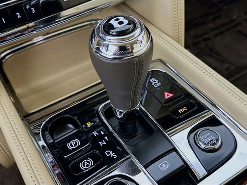 Used 2011 Bentley Mulsanne RWD image 20