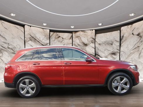 Used 2017 Mercedes-Benz GLC 300 4MATIC w/ Premium 2 Package image 5