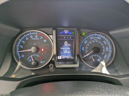 Used 2022 Toyota Tacoma TRD Off-Road image 10