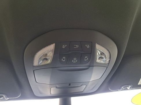 Used 2024 Chrysler Pacifica Limited FWD image 15