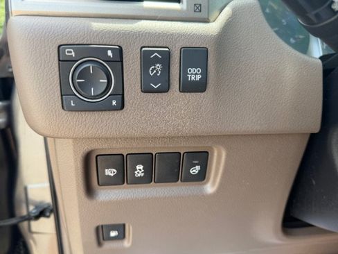 Used 2014 Lexus GX 460 Luxury w/ Driver Support Package AWD/4WD image 16