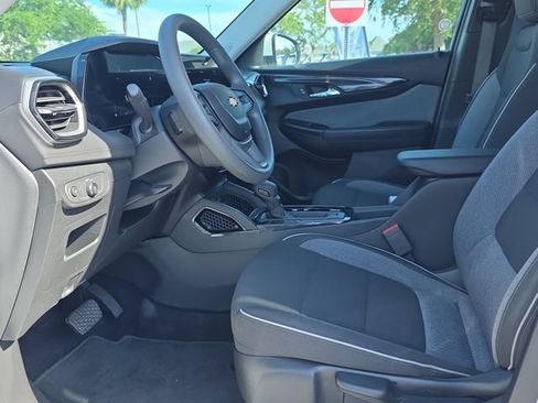 Used 2025 Chevrolet TrailBlazer LT AWD/4WD image 11